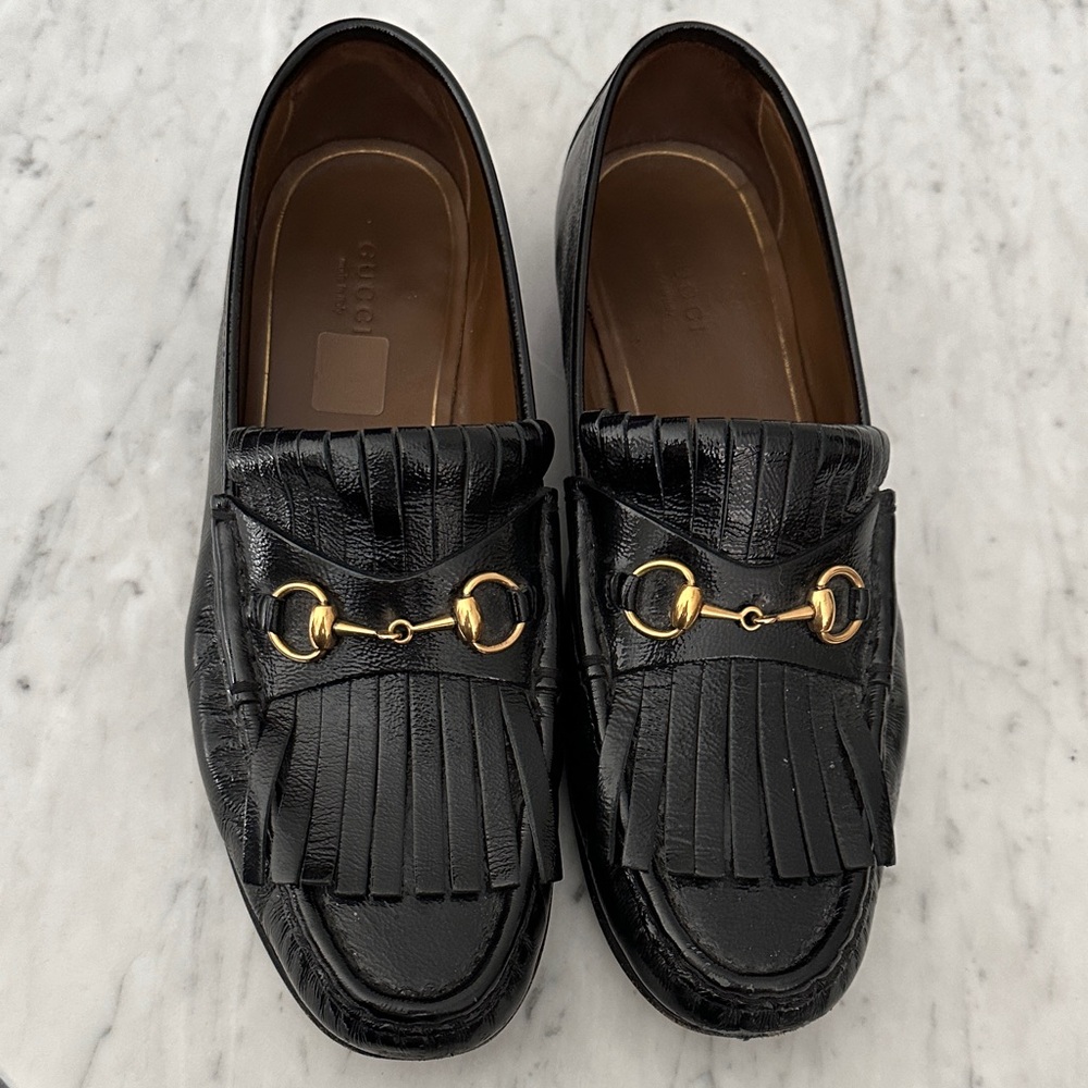 Gucci Size 40 Black Kiltie Leather Loafers with Gold Horsebit - Picture 2 of 9